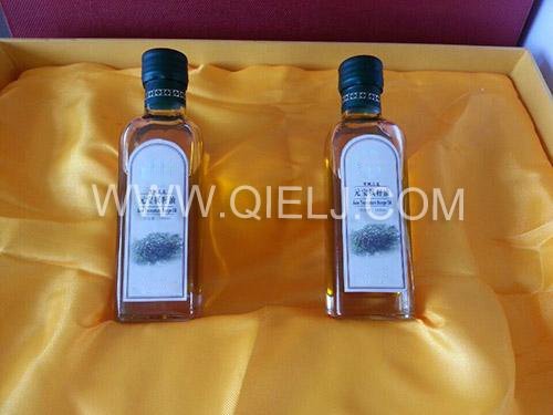 元寶楓籽油壓榨精煉成套設(shè)備(圖4) 元寶楓籽油壓榨精煉成套設(shè)備(圖4)